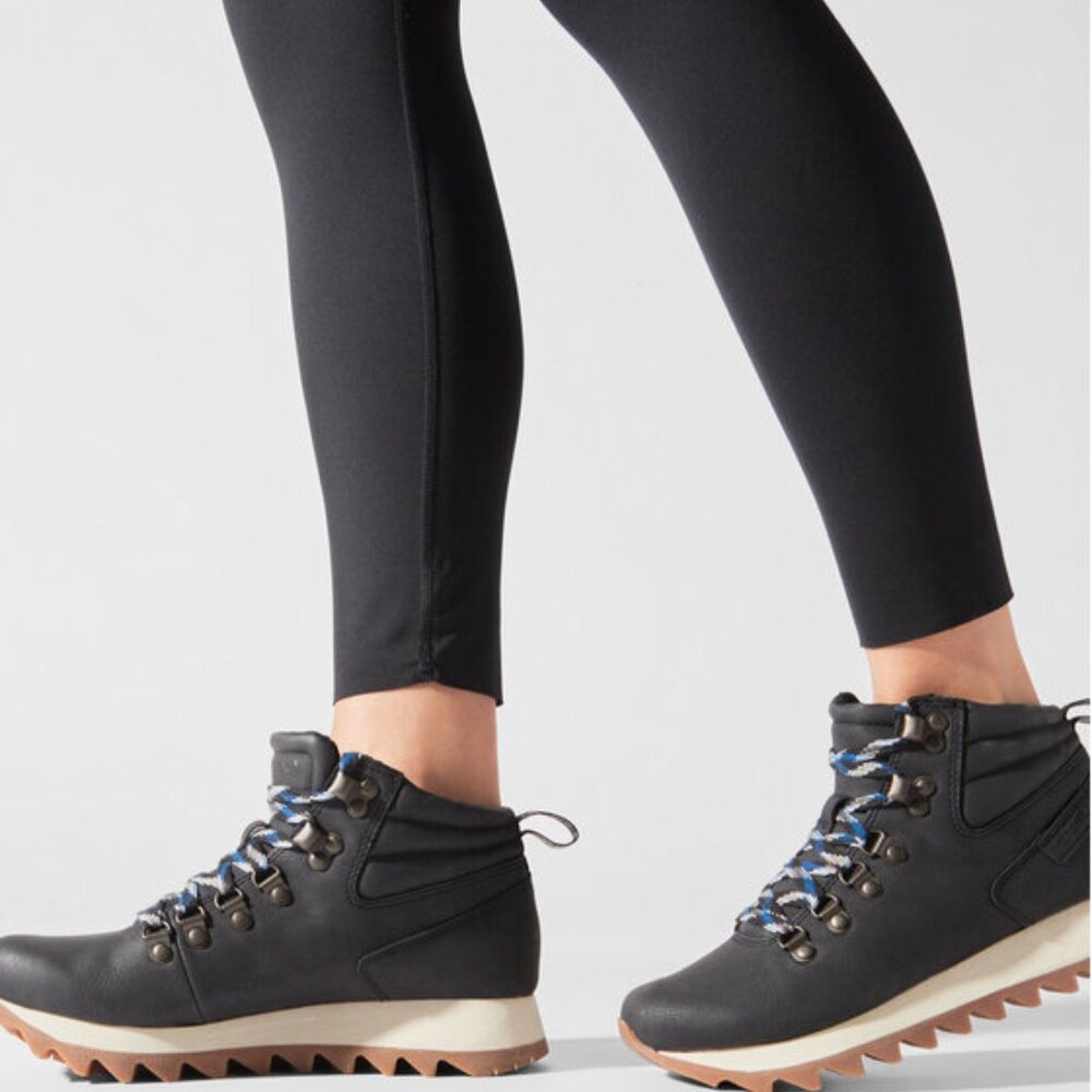 NEW Merrell Alpine Hiking Boots in black For Women 0126 5s3 - Picture 8 of 9